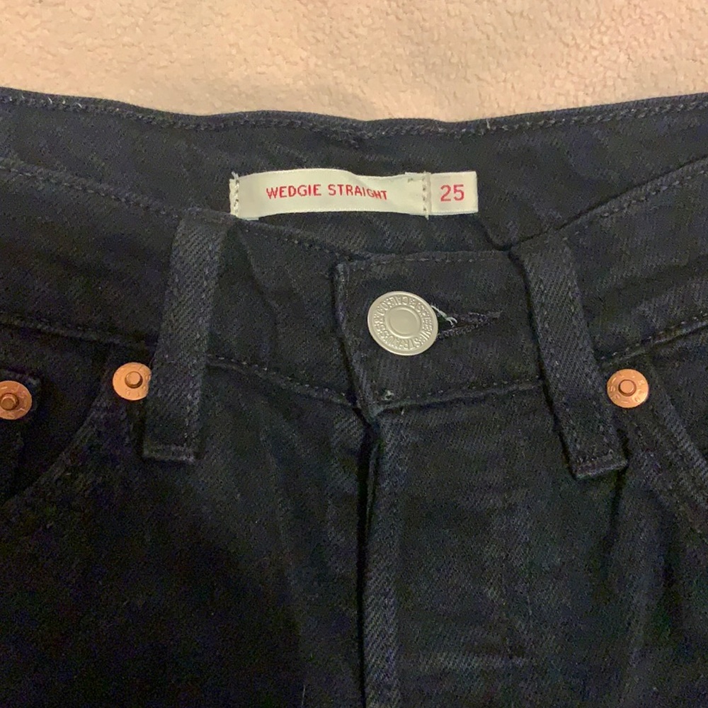 Black Levis wedgie skinny jeans